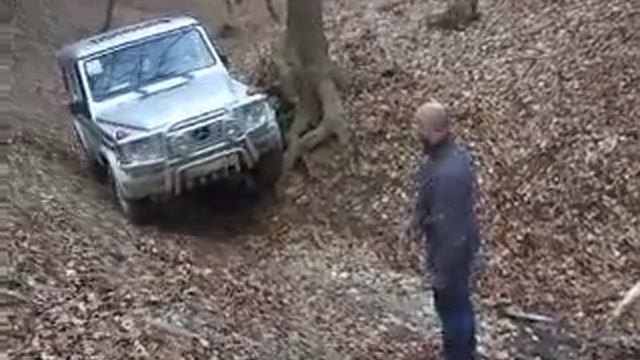 Mercedes G-350 soft offroading смотреть онлайн