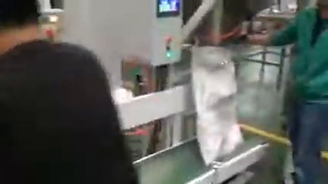 Полуавтоматический фасовочно-упаковочный аппарат для кормов упаковка 5, 10, 15, 20 кг (Китай) смотреть онлайн