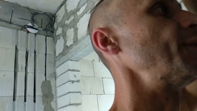 Ровняю участок. Жарю на костре. Дошпаклевал потолки. Начал делать стены. смотреть онлайн