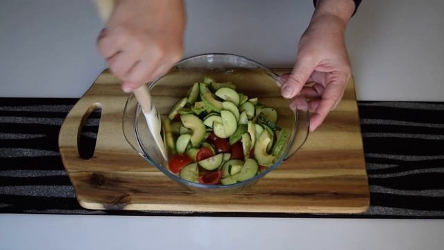 Салат С Авокадо, Яйцом и Овощами. ВКУСНО!! ПРОСТО!! ПОЛЕЗНО!! смотреть онлайн