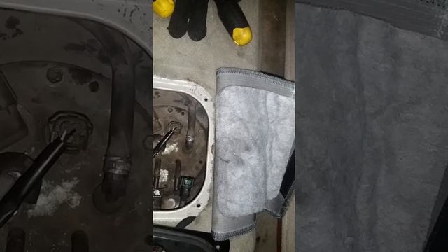 2003-2006 Kia Sorento Fuel Pump Location смотреть онлайн