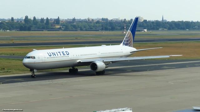 UNITED Boeing 767-400 HEAVY TAKEOFF from Berlin Tegel Airport (TXL) | N78060 смотреть онлайн