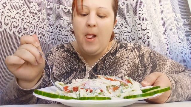Мукбанг салат и огурцы?Mukbang Salad Cucumbers