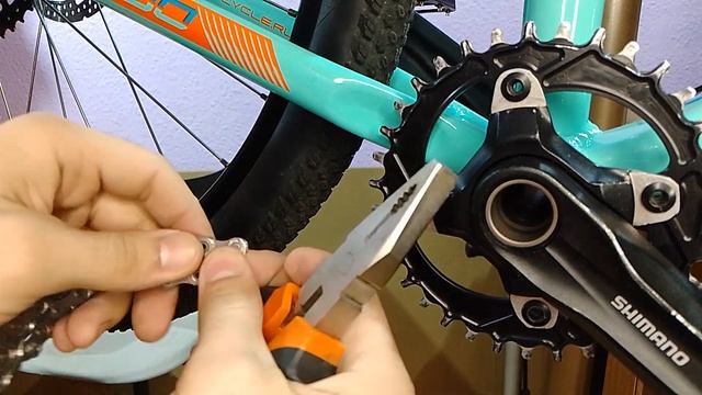 Как раскрыть и закрыть замок цепи подручными средствами. смотреть онлайн