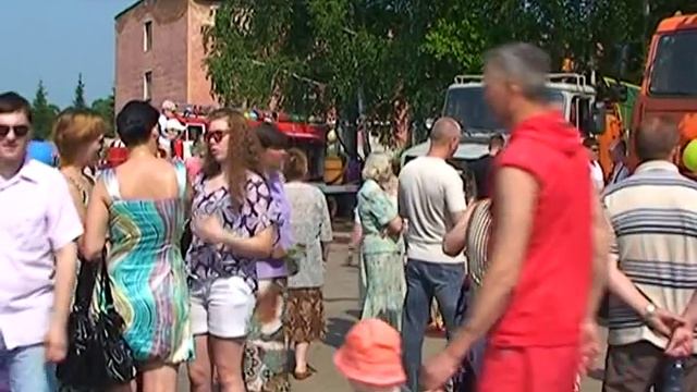 п.Кедровый, 11 июня 2011г., день города.mpg смотреть онлайн