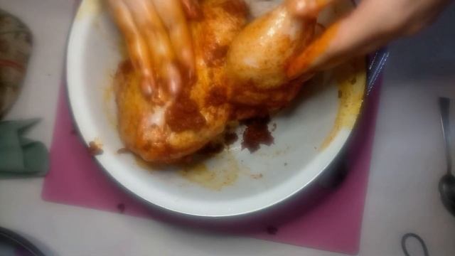 Целая курица в духовке смотреть онлайн