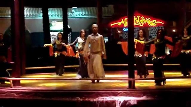 Египет. Мужчина, что танцует восточные танцы.wmv смотреть онлайн