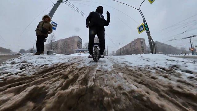 "Чудовищное" падение Моноколеса! Поскользнулся! Моноколесо - это Выдающееся Достижение Человечества смотреть онлайн