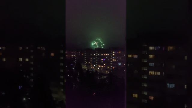 Новогодние салюты??? смотреть онлайн