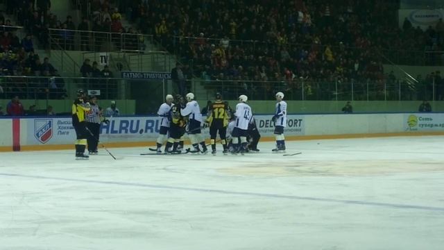 Очередная драка на матче "Сарыарка" - "ТХК" 8.11.14 смотреть онлайн