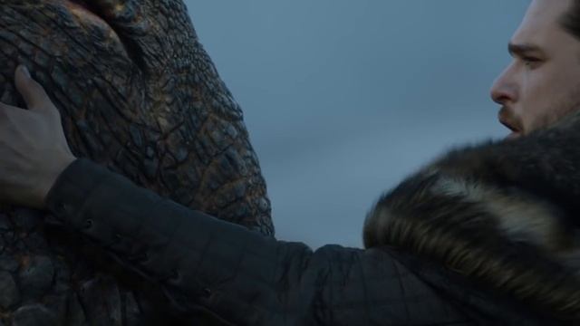 Джон Сноу погладил дракона Дейнерис смотреть онлайн