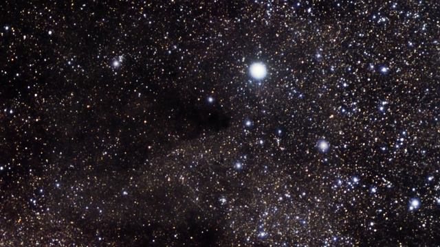 Zooming in on the dark and dusty Coalsack Nebula смотреть онлайн