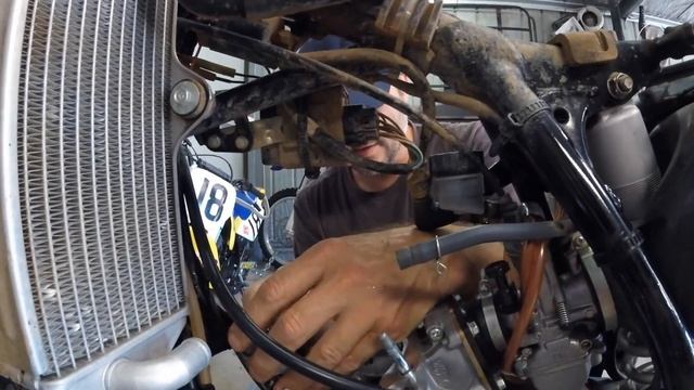 YZ85 TOP END ENGINE REBUILD THE EASY WAY смотреть онлайн