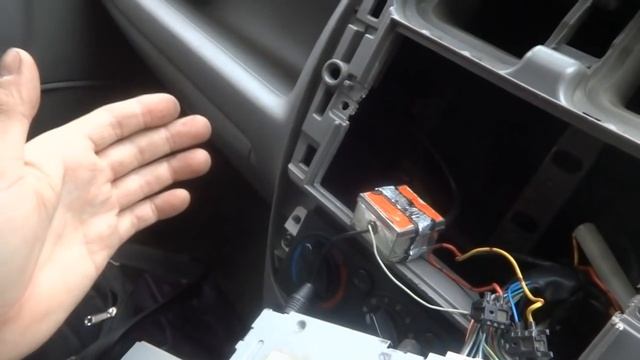 Установка FM Конвертера-адаптера на Mazda Demio смотреть онлайн