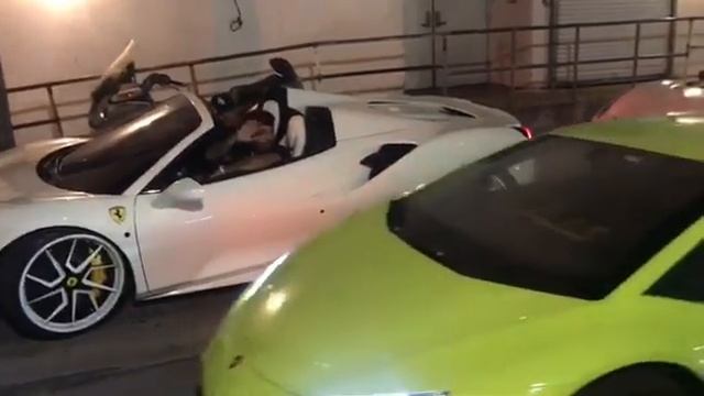 Inesperado duelo de autos de lujo entre Kim Kardashian y Nicky Jam смотреть онлайн