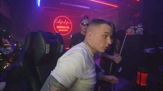 EDWARD BIL ОБЩАЕМСЯ НА ОСТРЫЕ ТЕМЫ смотреть онлайн