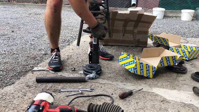 Рено Меган 3 замена АМОРТИЗАТОРОВ! Стук стоек Меган 3. Shock absorbers Megane 3 change. Scenic 3. смотреть онлайн