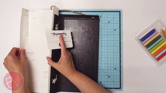 Oh My Stars! Using vinyl as a stencil for a July 4th wall hanging. смотреть онлайн