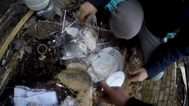 В старой гаражной яме неожиданные находки