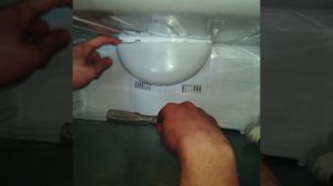 Как снять плафон в холодильнике Samsung