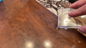 Очистить клей с поверхности стола