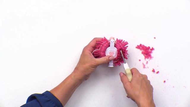 Heart Pom Pom Maker by We R Memory Keepers смотреть онлайн