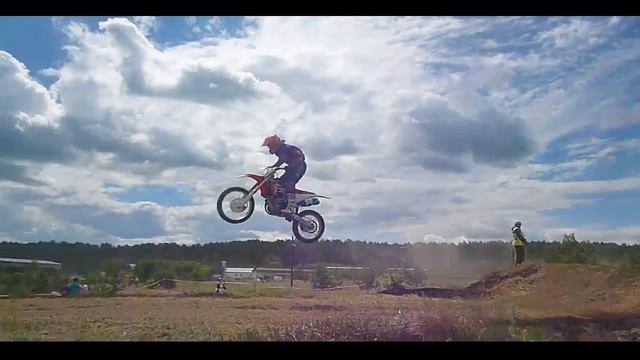 Эпичный МОТОКРОСС! Безумные трюки смотреть онлайн