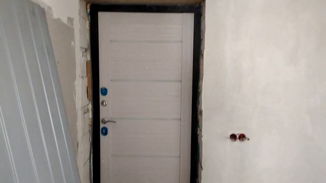 Входная дверь в загородном доме. Утепленная дверь, экономим деньги. Терморазрыв. смотреть онлайн