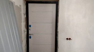 Входная дверь в загородном доме. Утепленная дверь, экономим деньги. Терморазрыв.