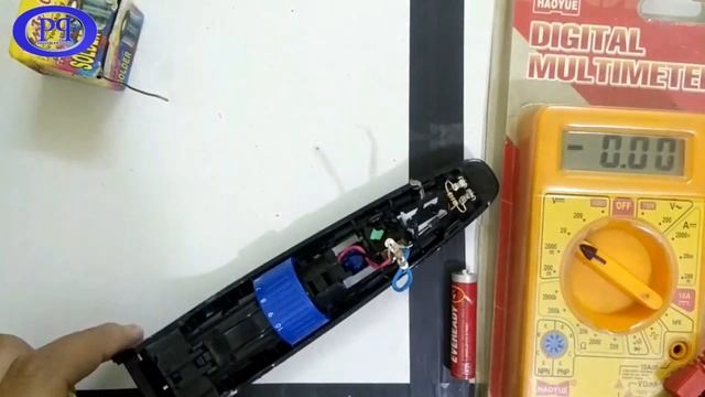 PHILIPS Trimmer Battery Replacement & Refurbish | English смотреть онлайн