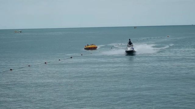 28.06.2022 АРХИПО-ОСИПОВКА. ПРОИСХОДЯЩЕЕ НА ПЛЯЖАХ. РАЗВЛЕЧЕНИЯ. смотреть онлайн