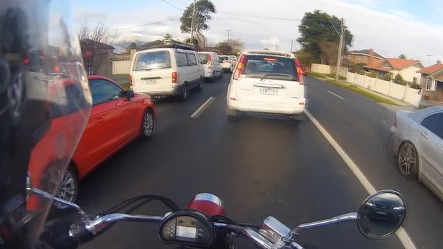 Hyosung GV650 Aquila Pro Review смотреть онлайн