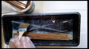 Обработка трубочек и подготовка к плетению.