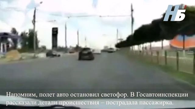Появилось видео момента ДТП в Брянске с перевернувшейся у «Аэропарка» машиной смотреть онлайн
