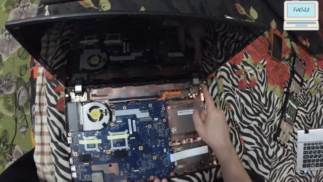 Ноутбук с 4мя дисками - Acer V3-771G (VA70) / чистка - много разъёмов не бывает смотреть онлайн