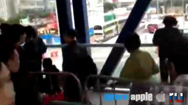 Полиция Гонконга разогоняет очередь за iPhone 4S смотреть онлайн