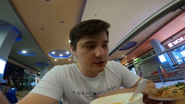 Пробую еду из PHO VIET / Суп Том Ям и Ми Сао с курицей