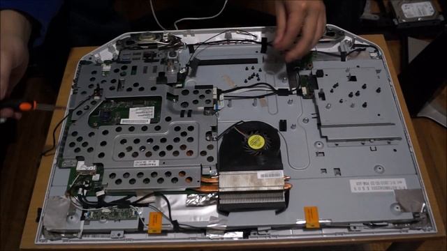 OPEN ME UP! Toshiba Qosmio DX730 Disassembly смотреть онлайн