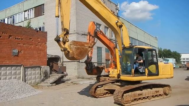 Гусеничный экскаватор Komatsu PC220/LC-7 Амкодор-Оптим Санкт-Петербург смотреть онлайн