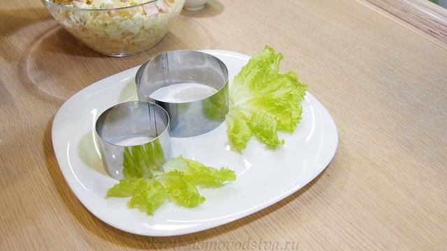 Салат "Весеннее настроение" с Копченой Курицей и Пекинской Капустой. Нежный, Сочный и Вкусный! смотреть онлайн