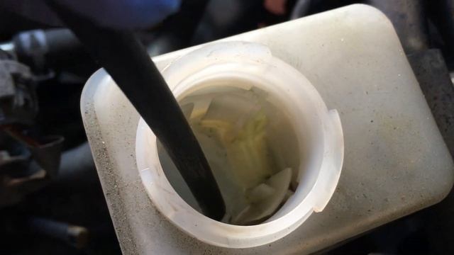 Мусор в бочке тормозной жидкости смотреть онлайн