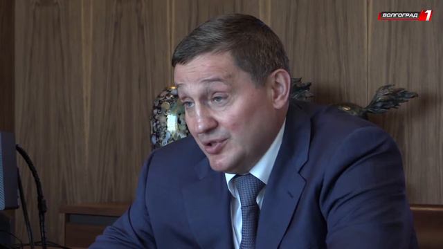 АНДРЕЙ БОЧАРОВ ОБСУДИЛ С МИНИСТРОМ ПРОМЫШЛЕННОСТИ И ТОРГОВЛИ СИТУАЦИЮ В РЕГИОНЕ смотреть онлайн