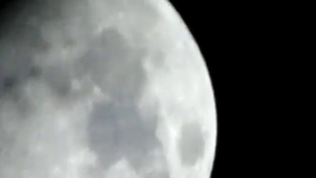 Must See Close Up Of The Moon Taken By The Sony Cybershot DSC-H400 смотреть онлайн