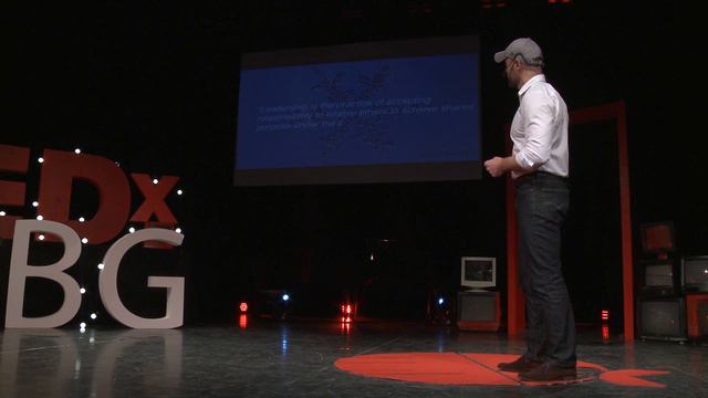 Changing the World through Bubbles, Snowflakes and Push-ups | Ivan Dimov | TEDxAUBG смотреть онлайн