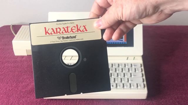 Flipping the original Apple II Karateka disk upside down - Broderbund 1984 - Geek With Social Skill смотреть онлайн