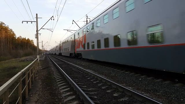 ЭП20-021 летит с двухэтажной тройкой, поезд №3 Кисловодск-Москва смотреть онлайн