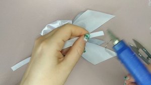 Гулька из атласной ленты 2,5 см .