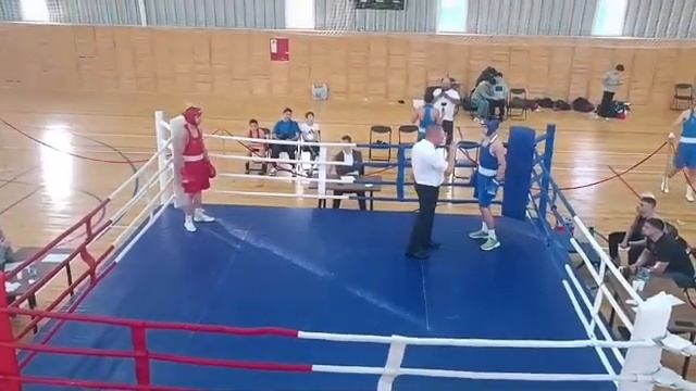 На видео: Сергеев Игнат 13 лет, вес 70 кг,очень трудолюбивый парень. смотреть онлайн