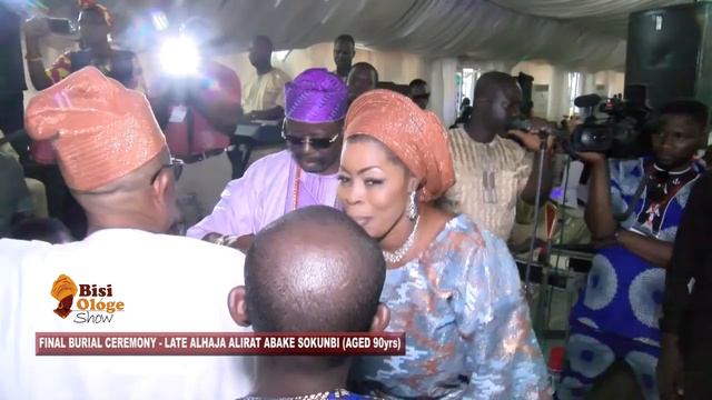 Ebenezer Obey Thrilled Guest As Lagos Based Fabric Merchant@KubisFabrics Buried Mum In A Grand Styl смотреть онлайн