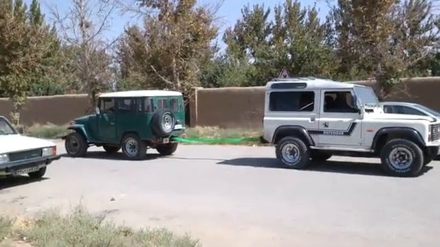 TOYOTA LAND CRUISER VS LANDROVER DEFENDER
